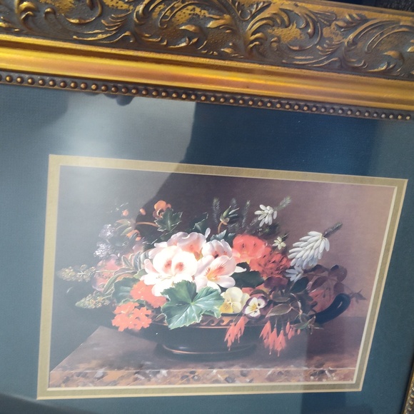 4 pictures of beautiful flowers  in a gold style frame - Picture 5 of 5